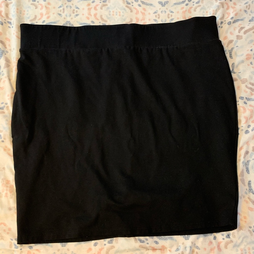BLACK PREMIUM PONTE PENCIL SKIRT